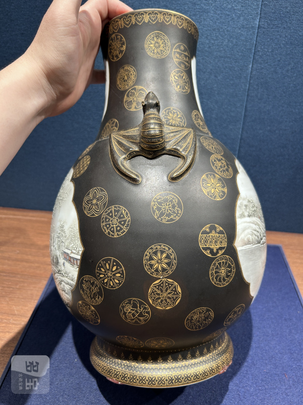 1960～70年作 粉彩雪景山水蝠耳尊 - 图3